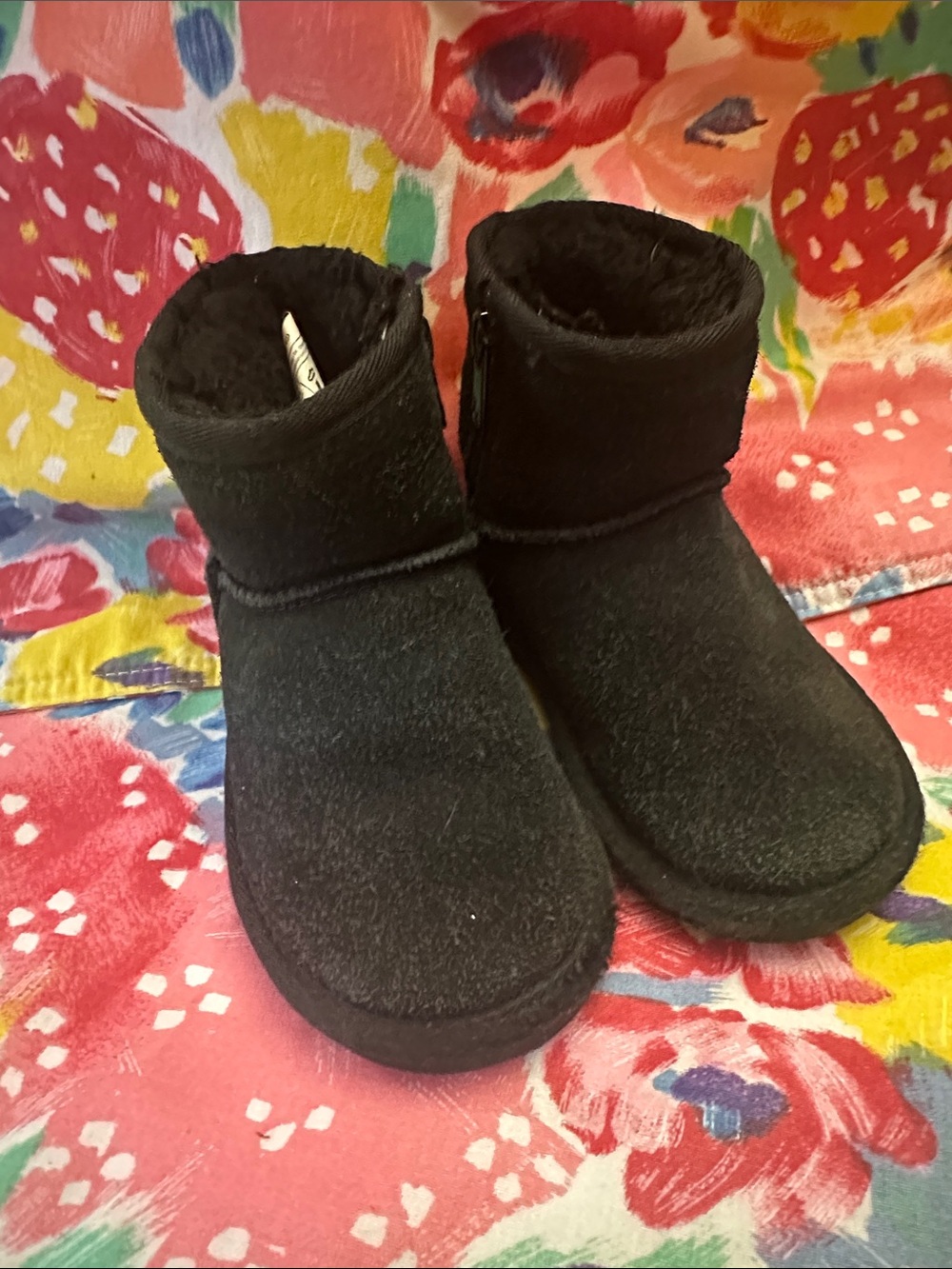 Koolaburra Kids Black Cozy Short Winter Boots